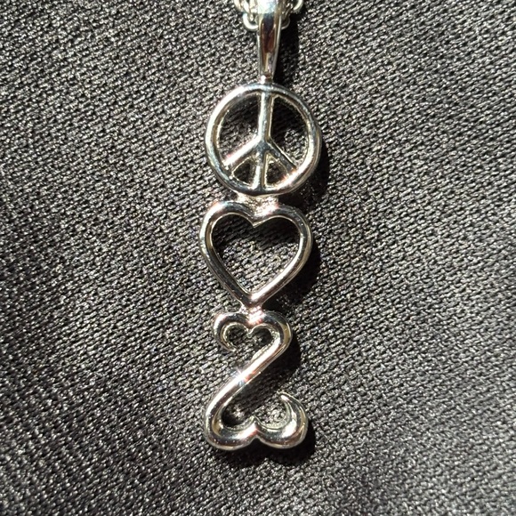 Kay Jewelers/Jane Seymour Silver Peace Heart Pendant Necklace - Picture 1 of 8